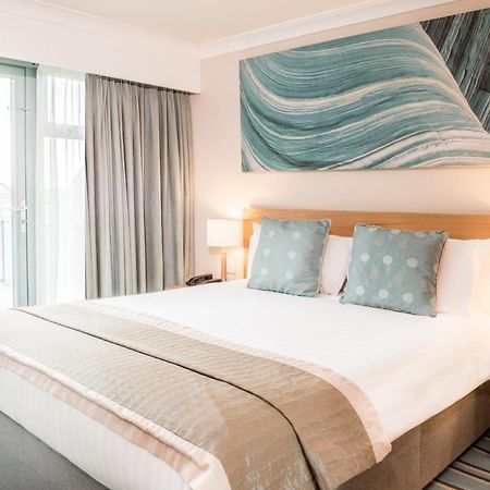 De Vere Cotswold Water Park Apartments Cirencester Bagian luar foto