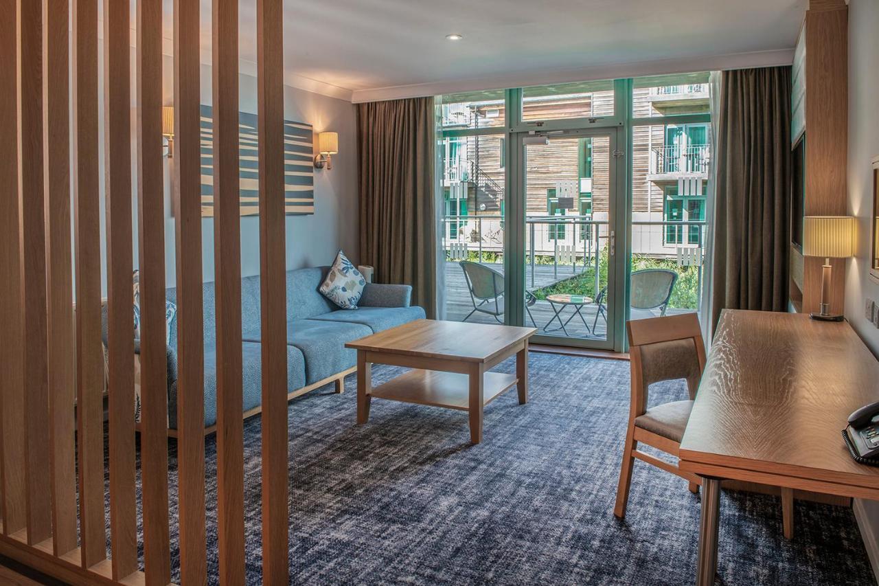 De Vere Cotswold Water Park Apartments Cirencester Bagian luar foto