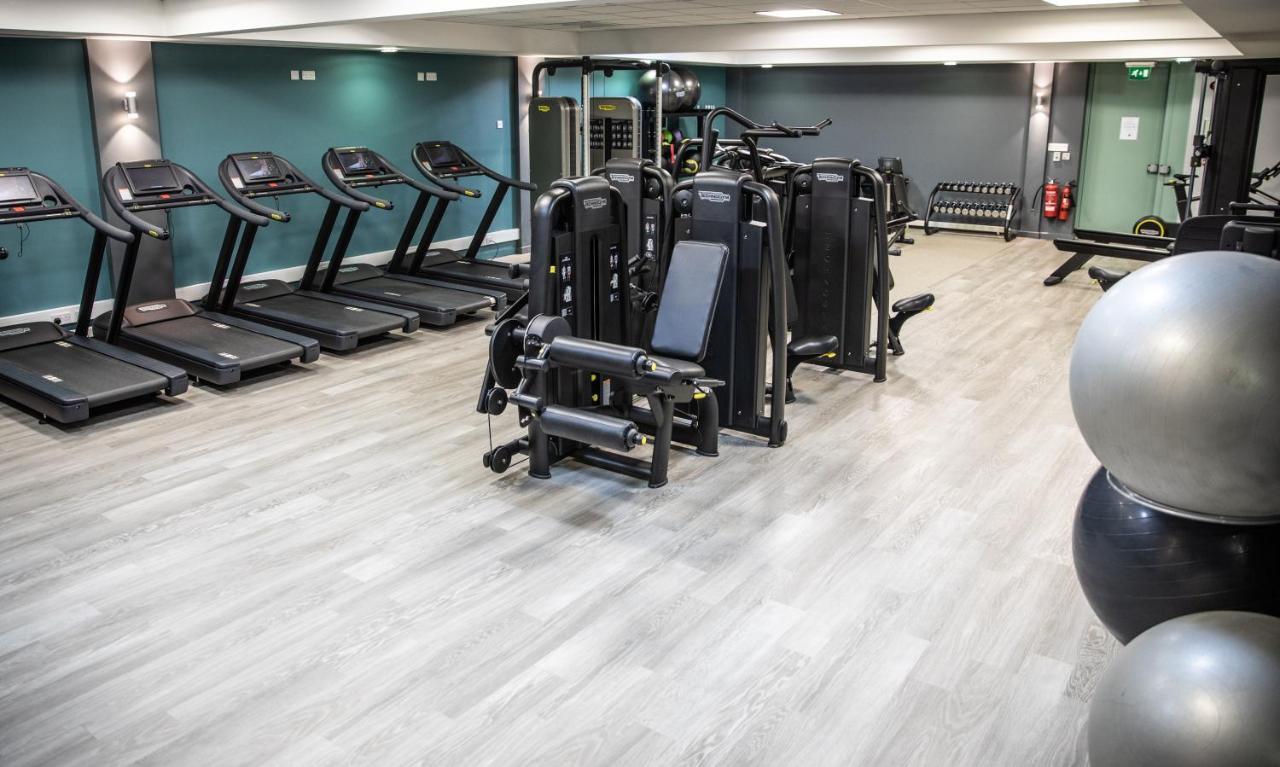 De Vere Cotswold Water Park Apartments Cirencester Bagian luar foto