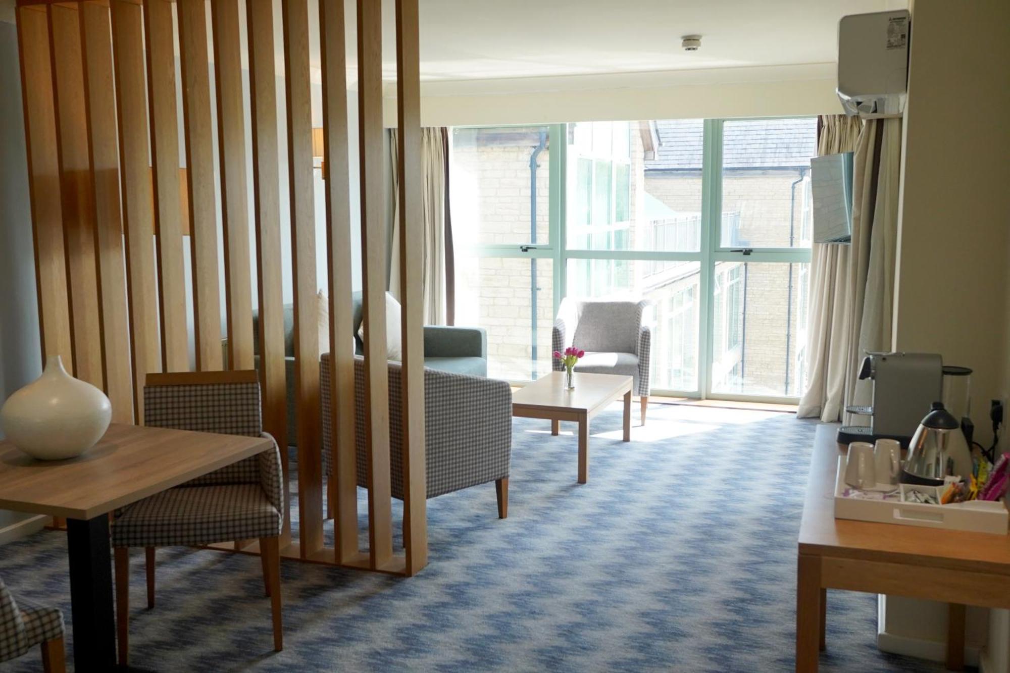 De Vere Cotswold Water Park Apartments Cirencester Bagian luar foto