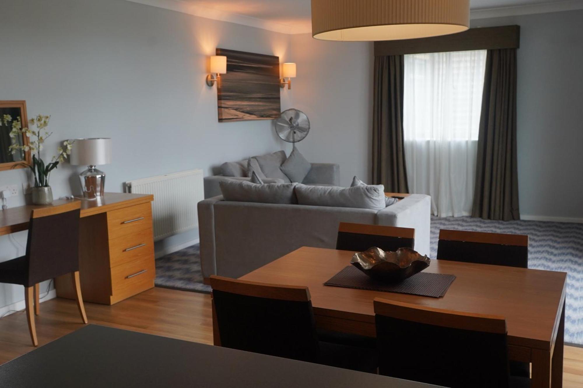 De Vere Cotswold Water Park Apartments Cirencester Bagian luar foto