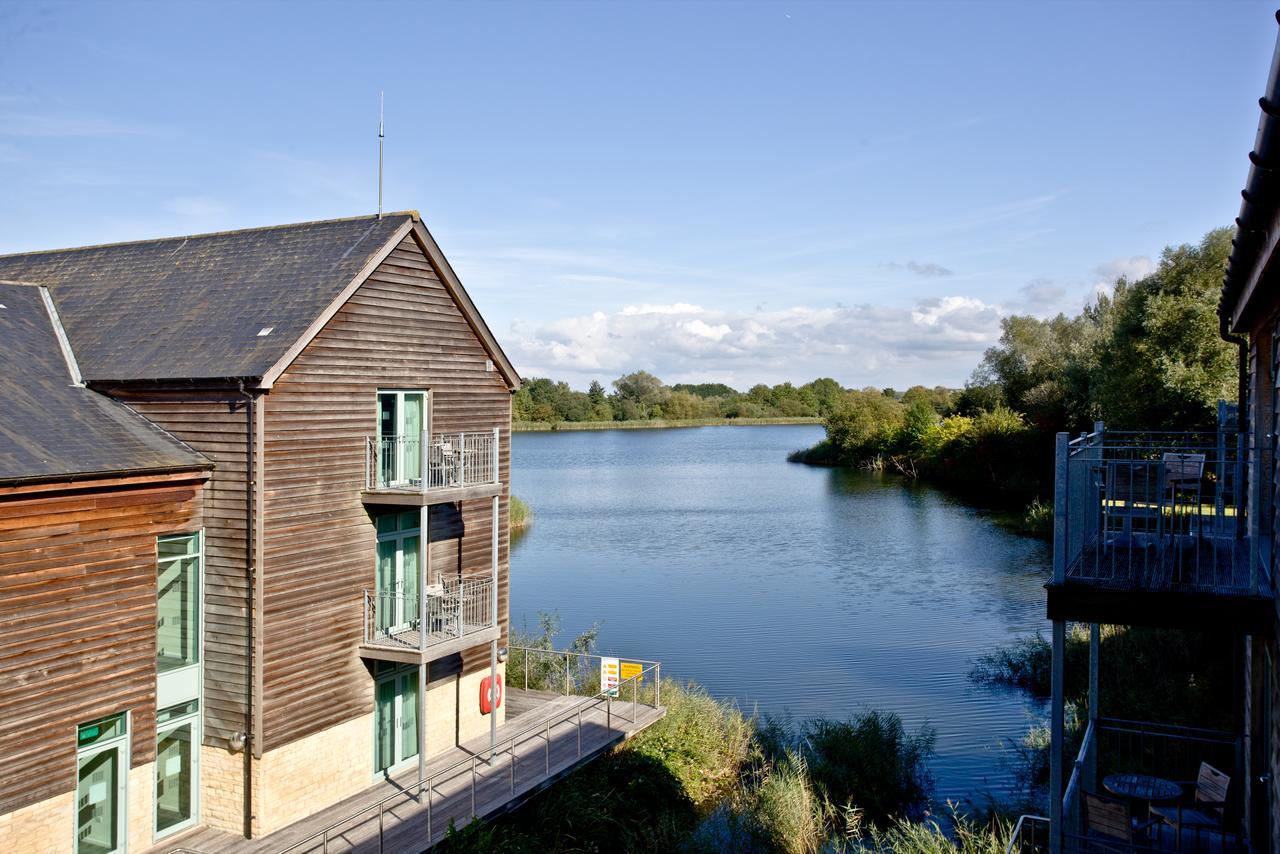 De Vere Cotswold Water Park Apartments Cirencester Bagian luar foto